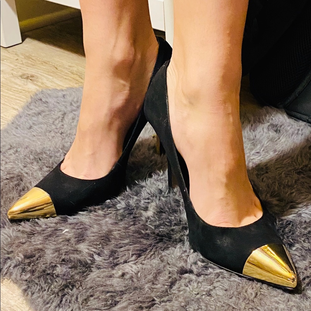Jessica Simpson gold tip black velvet pumps 7.5